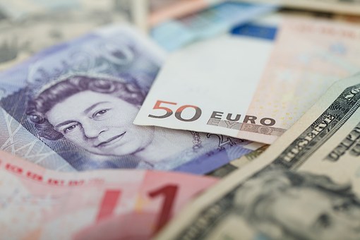 Boursorama Banque : frais bancaire frais de change à l'étranger dollars, livres, couronnes